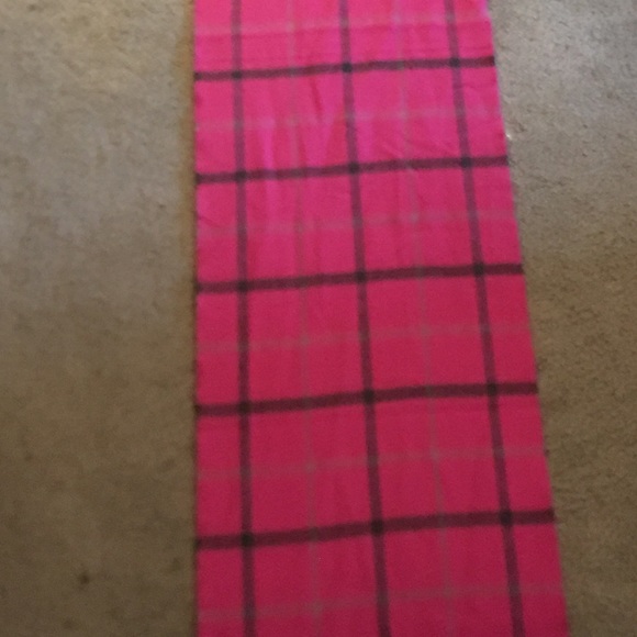 Cashmere fushia and black window pane scarf - Picture 1 of 3